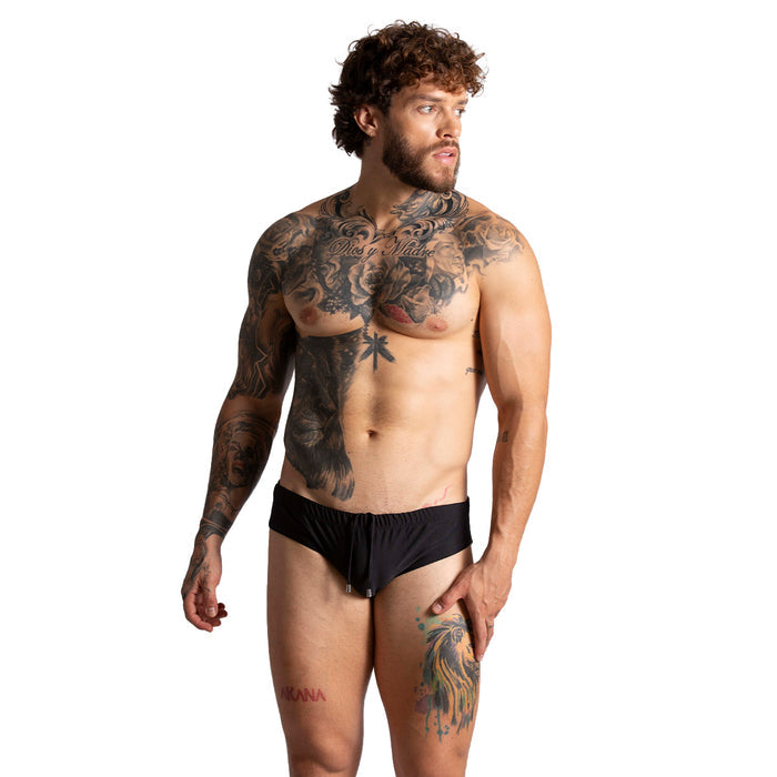 Brazilian Black Swim Brief en modelo de Gigo Underwear