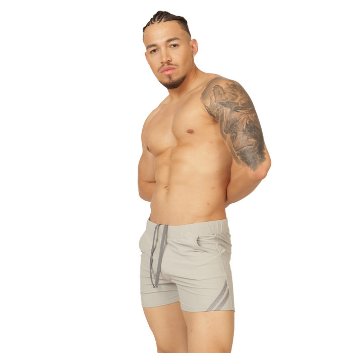 Club Gray Short en modelo de Gigo Underwear