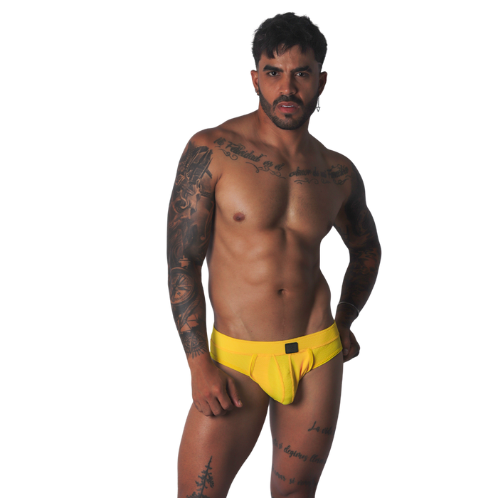 Cookie Yellow Brief Jock en modelo de Gigo Underwear