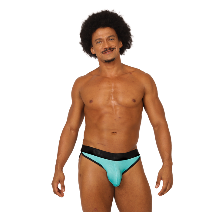 Cool Blue Brief en modelo de Gigo Underwear