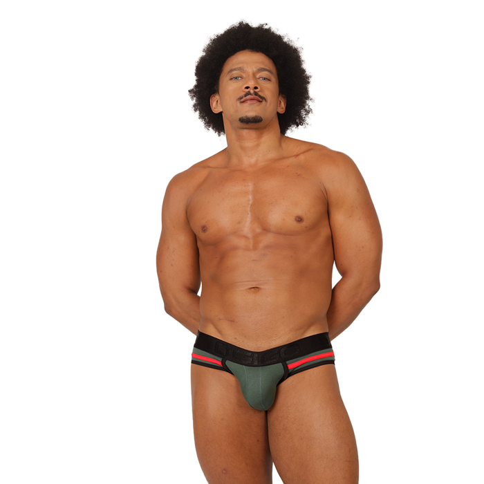 Garoto Green Brief en modelo de Gigo Underwear
