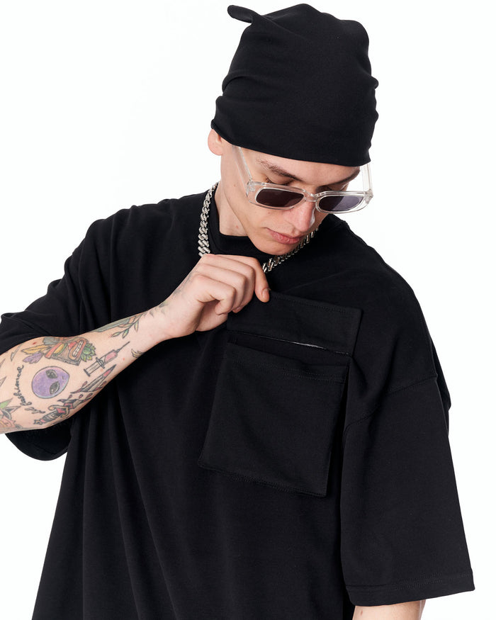 Utility Pocket Oversized Black T-Shirt with oversized streetwear cut