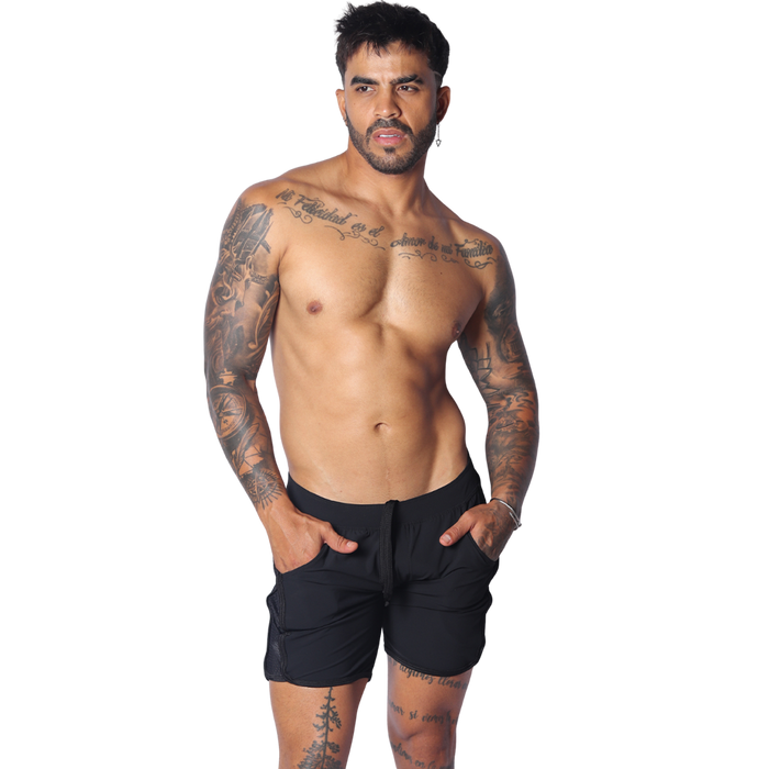 Ambitious Black Short en modelo de Gigo Underwear