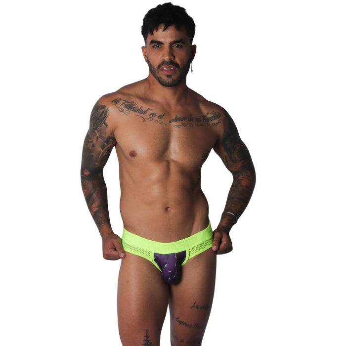 Aubergine Brief Jock en modelo de Gigo Underwear
