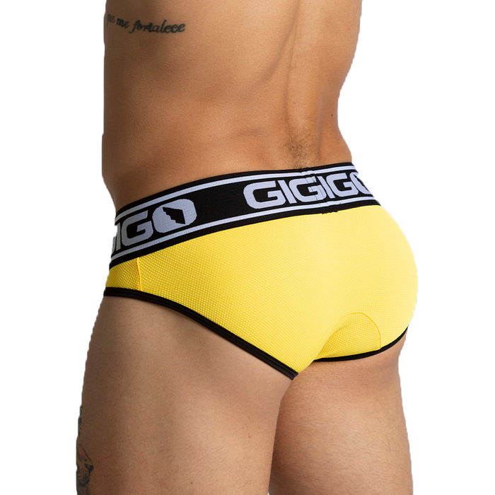 Audacy Yellow Brief en modelo de Gigo Underwear