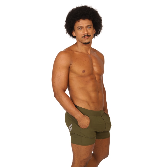 Club Green Short en modelo de Gigo Underwear