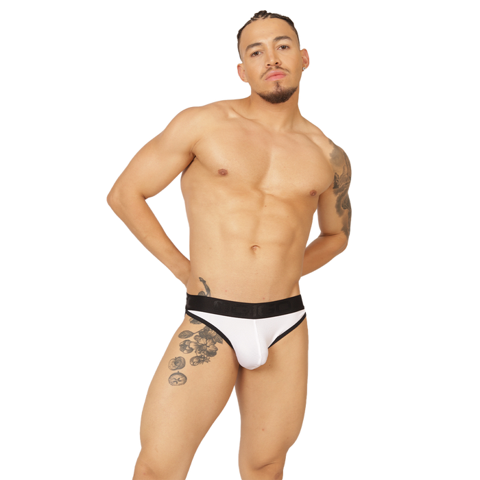 Cool White Brief en modelo de Gigo Underwear