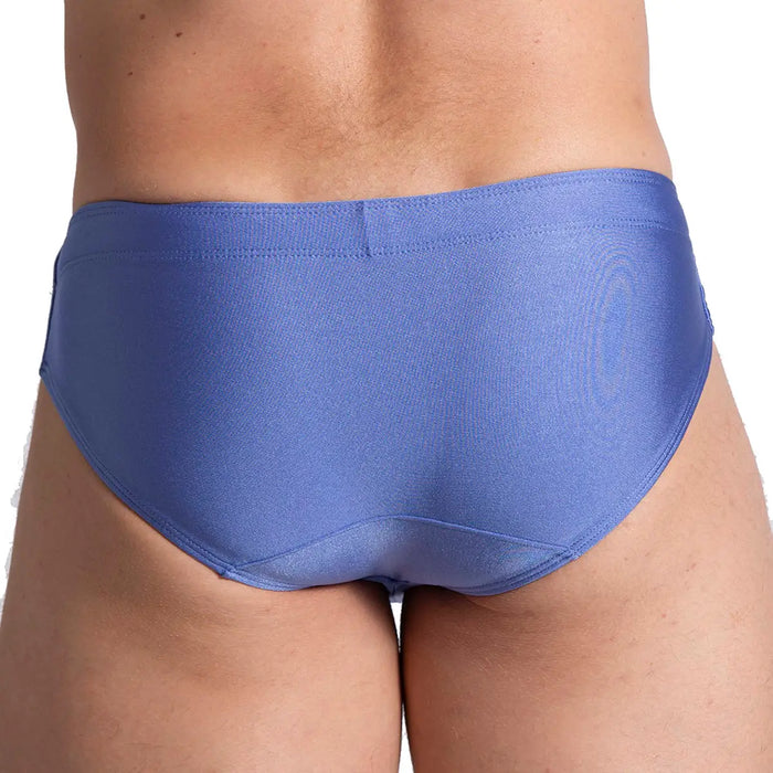 Flashing Blue Swim Brief en modelo de Gigo Underwear