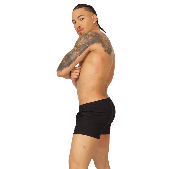 Glow Black Short en modelo de Gigo Underwear