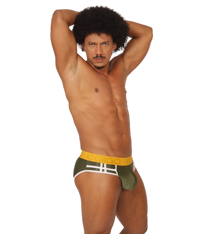 Mix Green Brief en modelo de Gigo Underwear
