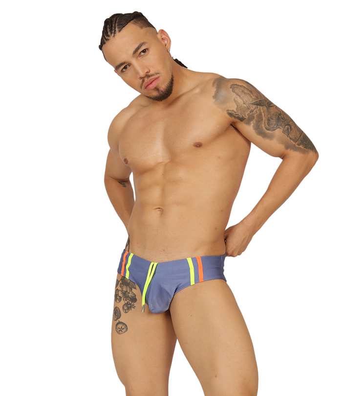Nice Blue Swimbrief en modelo de Gigo Underwear