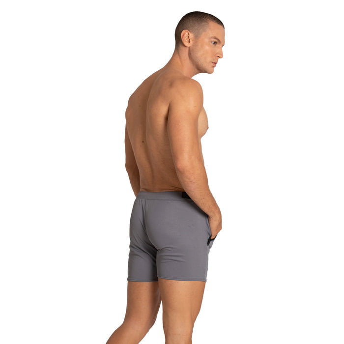 Training Gray Short en modelo de Gigo Underwear