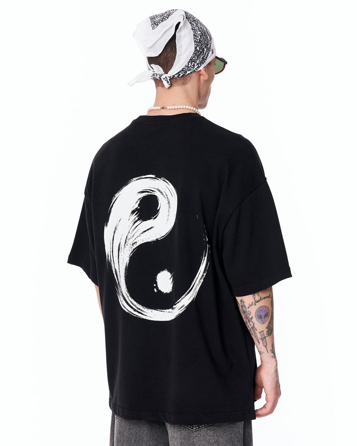 Yin Yang Brush Graphic Oversized Black T-Shirt for modern streetwear outfits